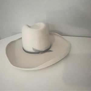 Cowboy hat - women’s.